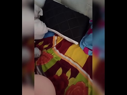 ❤️ Moje spolubydlící zůstává doma sama, protože její manžel jede na dovolenou a já využívám příležitosti, abych ji ošukal a naplnil jí prdelku mlékem. ☑ Super porno u nás ❤
